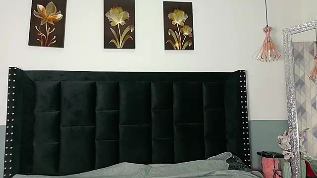 kinkyandsavage online show from June 18, 2026, 7:51 pm