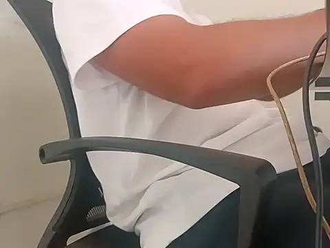 Snapshot of antonix-hard chatting on October 21, 2025, 7:58 pm antonix-hard online show from October 21, 2025, 7:58 pm