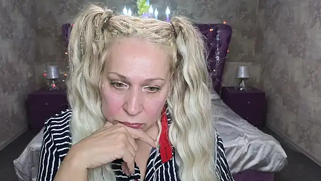 Penelope Pinky online show from January 3, 2025, 2:51 pm