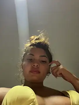 Snapshot of Nicollygriu chatting on February 3, 2026, 3:04 am Nicollygriu online show from February 3, 2026, 3:04 am