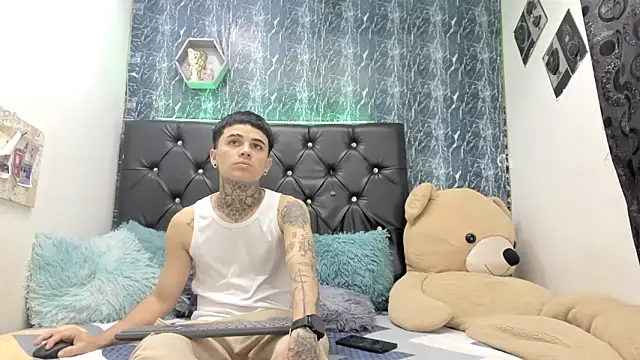 exotic hot couple online show from November 25, 2025, 10:32 pm