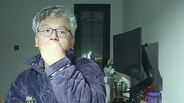 leoUSIR online show from November 12, 2025, 7:57 pm