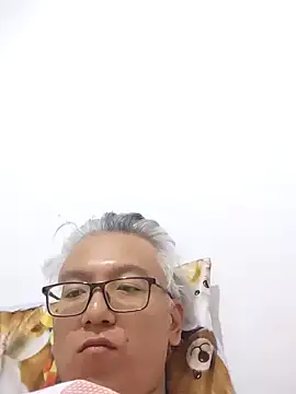 Snapshot of leoUSIR chatting on April 28, 2026, 4:34 pm leoUSIR online show from April 28, 2026, 4:34 pm