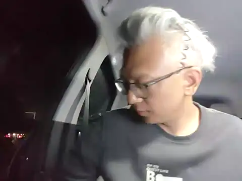 Snapshot of leoUSIR chatting on May 11, 2026, 12:44 pm leoUSIR online show from May 11, 2026, 12:44 pm