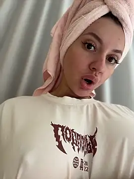 Snapshot of JulliaVegas chatting on March 24, 2026, 2:27 am JulliaVegas online show from March 24, 2026, 2:27 am