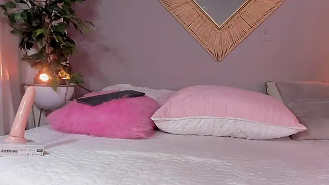 bella arias online show from December 18, 2024, 1:26 am