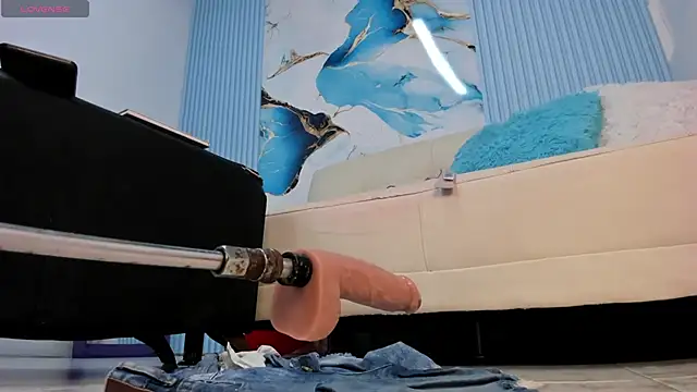 Snapshot of Danniela18_ chatting on March 6, 2025, 1:27 am Danniela18 online show from March 6, 2025, 1:27 am