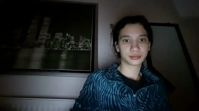 maiaandreea online show from March 10, 2025, 9:18 pm