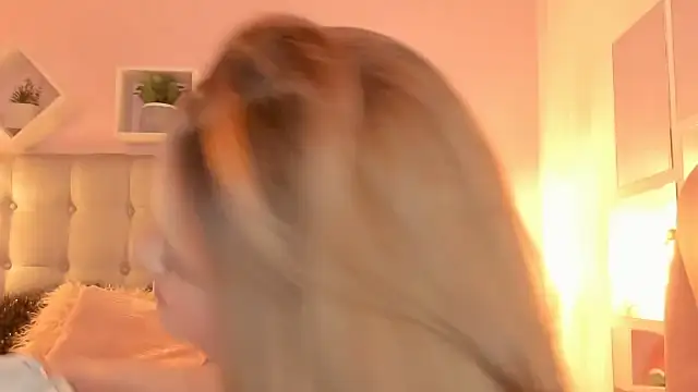 melanie hh online show from November 25, 2025, 4:01 am