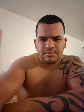 Snapshot of Latino2909 chatting on February 17, 2025, 6:09 am Latino2909 online show from February 17, 2025, 6:09 am