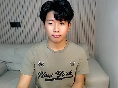 dangerzone0122 online show from April 18, 2026, 5:06 pm