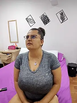 Miss balloonsmila online show from February 28, 2025, 9:55 pm