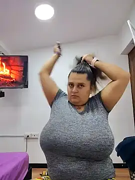 Miss balloonsmila online show from November 18, 2025, 3:56 am