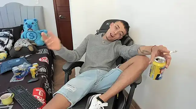 Snapshot of twink_latino5 chatting on December 25, 2024, 4:22 am twink latino5 online show from December 25, 2024, 4:22 am