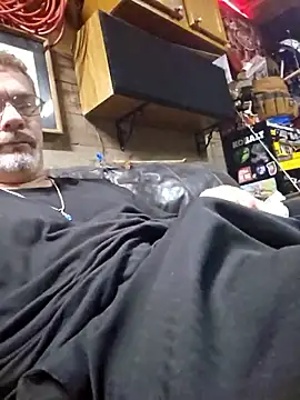 tileguyyy online show from September 23, 2025, 4:04 am