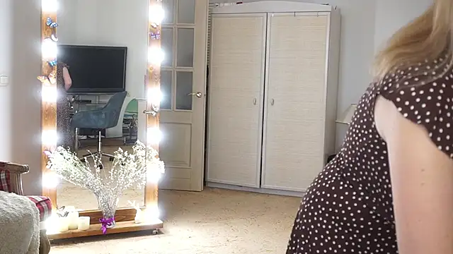 moonlight4u online show from April 12, 2026, 4:06 am