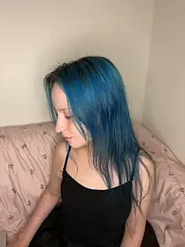 bumble bee online show from December 27, 2024, 3:26 pm