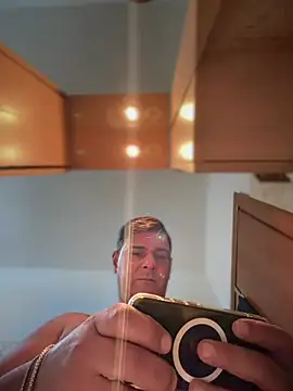 Snapshot of SecretlyDD chatting on February 3, 2026, 9:47 am SecretlyDD online show from February 3, 2026, 9:47 am