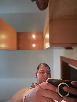 Snapshot of SecretlyDD chatting on February 4, 2026, 8:20 am SecretlyDD online show from February 4, 2026, 8:20 am