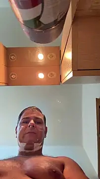 Snapshot of SecretlyDD chatting on February 5, 2026, 7:57 am SecretlyDD online show from February 5, 2026, 7:57 am