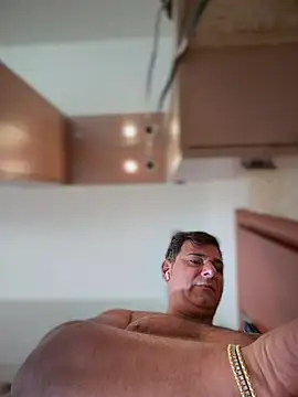 Snapshot of SecretlyDD chatting on February 18, 2026, 9:16 am SecretlyDD online show from February 18, 2026, 9:16 am