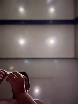 Snapshot of SecretlyDD chatting on March 18, 2026, 5:21 am SecretlyDD online show from March 18, 2026, 5:21 am