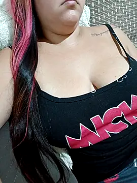 Paolaa hoot online show from April 28, 2026, 8:14 pm