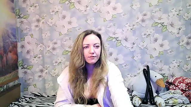 KattyLuuu online show from November 19, 2025, 9:04 pm