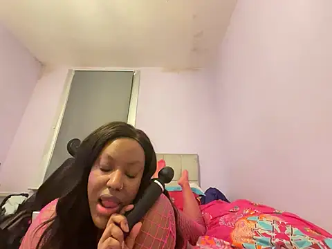 LavenderBuxton online show from December 22, 2024, 7:52 pm