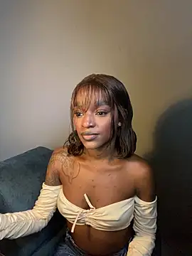 Snapshot of Zizi-campbel chatting on February 6, 2026, 10:29 am Zizi-campbel online show from February 6, 2026, 10:29 am