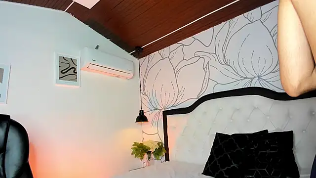 Snapshot of Samir_bear chatting on November 8, 2025, 2:34 am Samir bear online show from November 8, 2025, 2:34 am