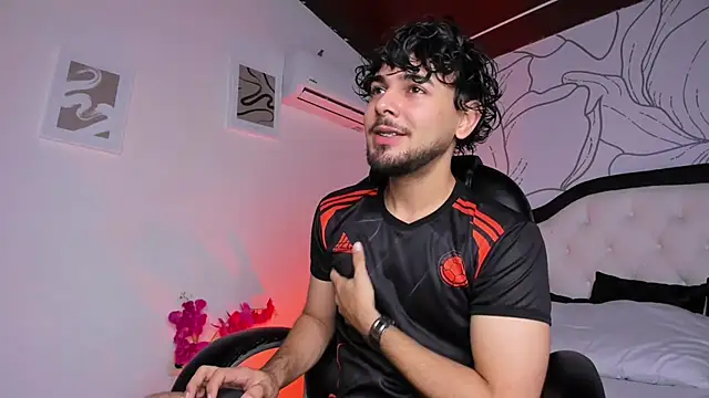 Snapshot of Samir_bear chatting on November 17, 2025, 12:44 pm Samir bear online show from November 17, 2025, 12:44 pm