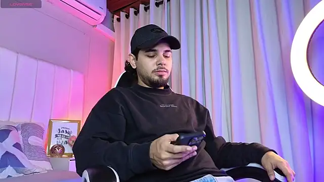 Snapshot of Samir_bear chatting on February 21, 2026, 12:28 pm Samir bear online show from February 21, 2026, 12:28 pm