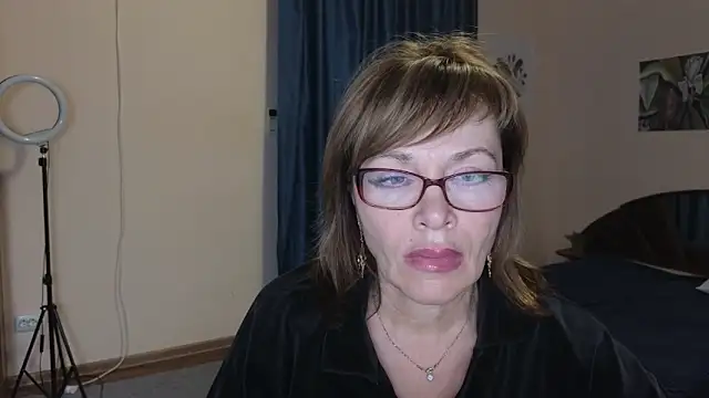 Snapshot of Miss_Moren chatting on November 17, 2025, 12:11 pm Miss Moren online show from November 17, 2025, 12:11 pm