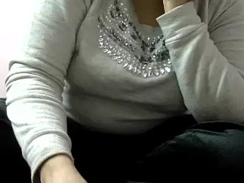 Snapshot of Housewife12 chatting on January 4, 2025, 5:05 pm Housewife12 online show from January 4, 2025, 5:05 pm