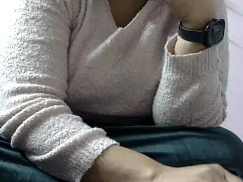 Snapshot of Housewife12 chatting on January 6, 2025, 2:47 pm Housewife12 online show from January 6, 2025, 2:47 pm