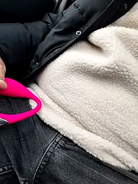 sansan2411 online show from November 26, 2025, 1:45 pm