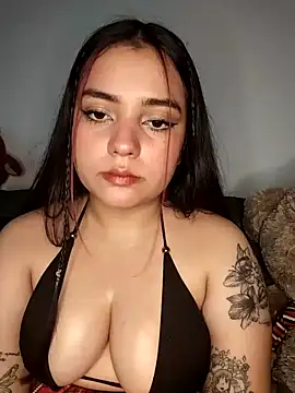 Snapshot of Ema_kraus chatting on February 3, 2025, 11:15 pm Ema kraus online show from February 3, 2025, 11:15 pm