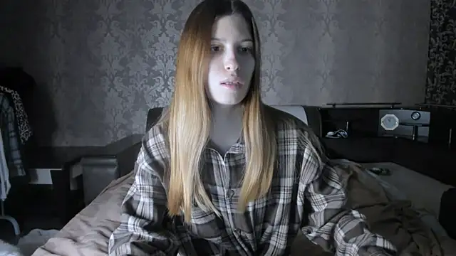 Agnes Allenn online show from December 2, 2025, 9:58 am