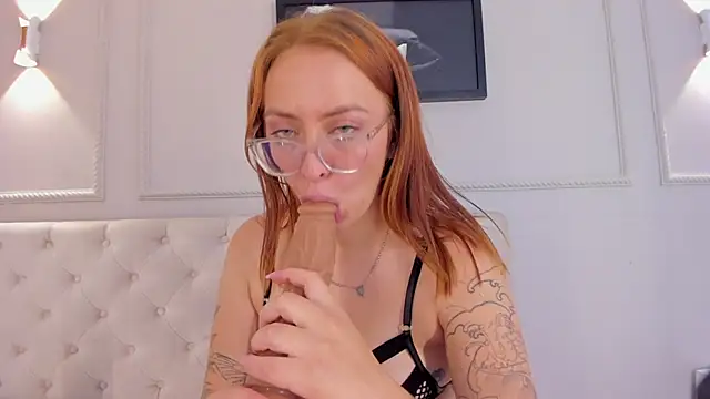 anniemartinezz online show from February 6, 2025, 5:51 pm