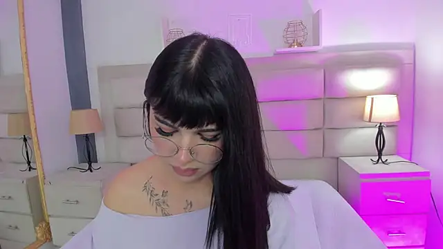 RoseCassie online show from February 21, 2025, 4:37 pm