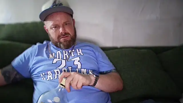 Thickirishcock850 online show from April 5, 2026, 11:29 am