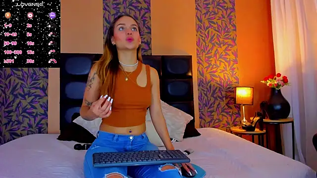 Snapshot of hinata_itachi chatting on February 6, 2025, 5:35 am hinata itachi online show from February 6, 2025, 5:35 am