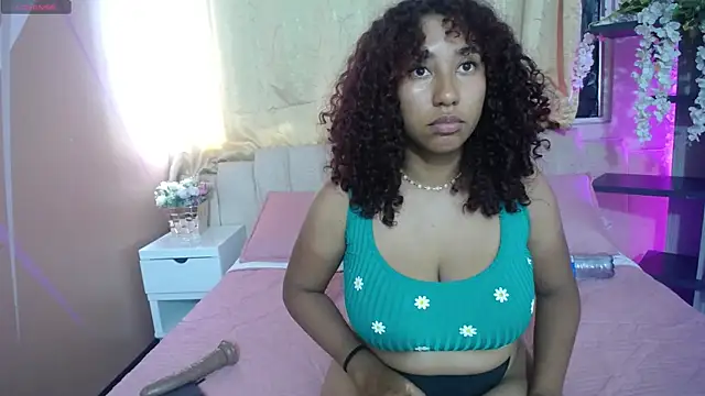 Snapshot of lauraltt chatting on December 26, 2024, 6:54 pm lauraltt online show from December 26, 2024, 6:54 pm