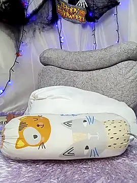 evaFiore online show from November 2, 2025, 6:43 pm