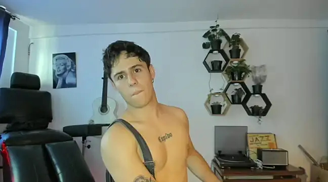 Snapshot of Antonello_Vannucci chatting on February 25, 2025, 9:35 pm Antonello Vannucci online show from February 25, 2025, 9:35 pm