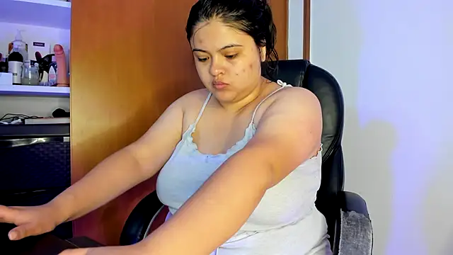 Snapshot of lizzie_c chatting on February 3, 2025, 9:41 am lizzie c online show from February 3, 2025, 9:41 am