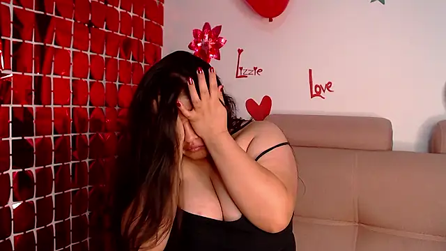 Snapshot of lizzie_c chatting on February 16, 2026, 10:33 am lizzie c online show from February 16, 2026, 10:33 am