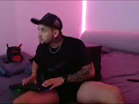 miia-liiam online show from January 7, 2025, 5:01 am