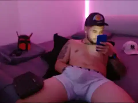 miia-liiam online show from January 8, 2025, 8:06 am